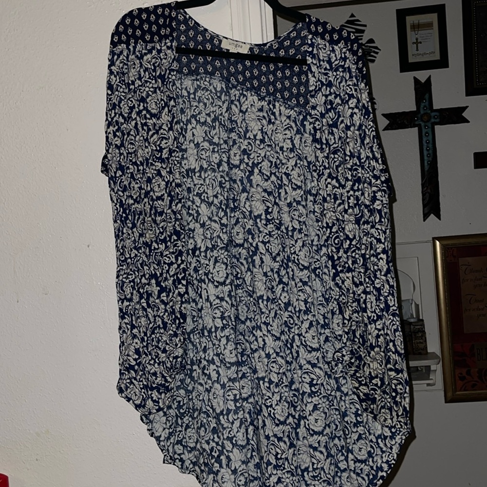 Blue and white Shaw